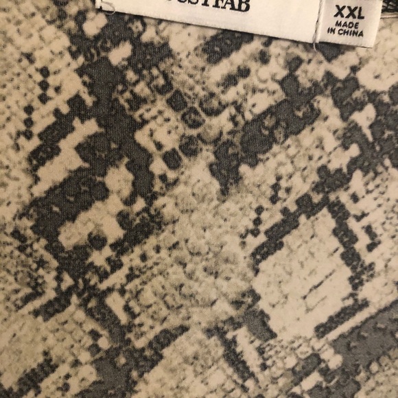 JustFab Soft Snakeskin Print Wrap Dress Size XXL (16-18) - Picture 9 of 14